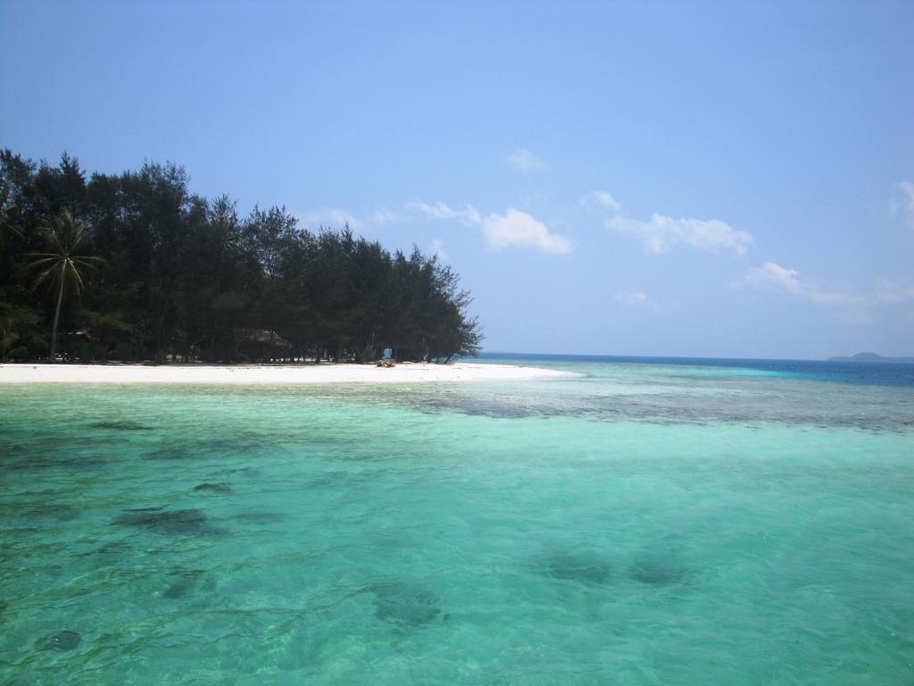 Menjangan Resort Karimunjawa Habitación foto